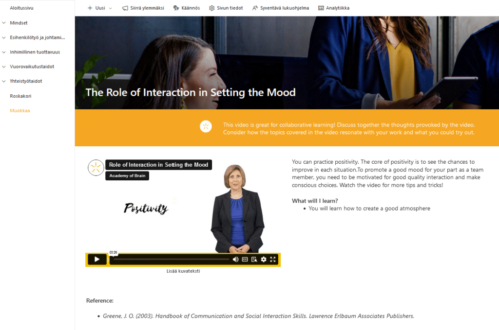 Microlearnings can be integrated into your organization's intranet or the Viva Learning service. There are 50 short videos with a maximum duration of 10 minutes.